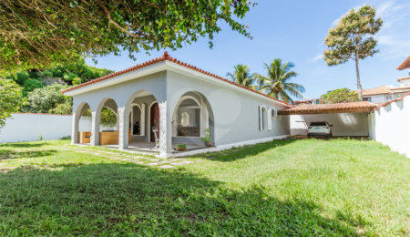 Casa à venda com 3 quartos, sendo 1 suíte,  em Manguinhos, Armação dos Búzios, RJ