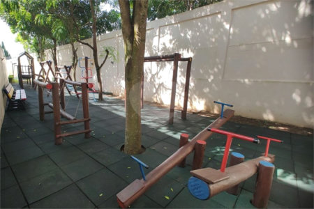Casa à venda com 4 quartos, sendo 2 suítes, no condomínio Vila das Andorinhas, São Paulo - SP