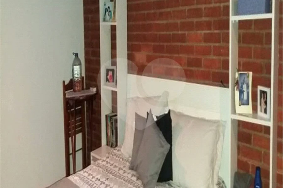Sobrado à venda com 4 quartos, sendo 3 suítes, em Vila Irmãos Arnoni, São Paulo, SP