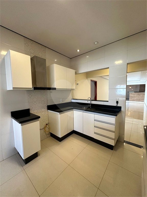Casa à venda com 3 quartos, sendo 1 suíte,  em Jardim Estoril, Ponta Porã, MS