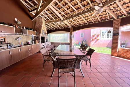 Casa à venda com 5 quartos, sendo 3 suítes, no condomínio Santa Teresa 1, Vinhedo - SP