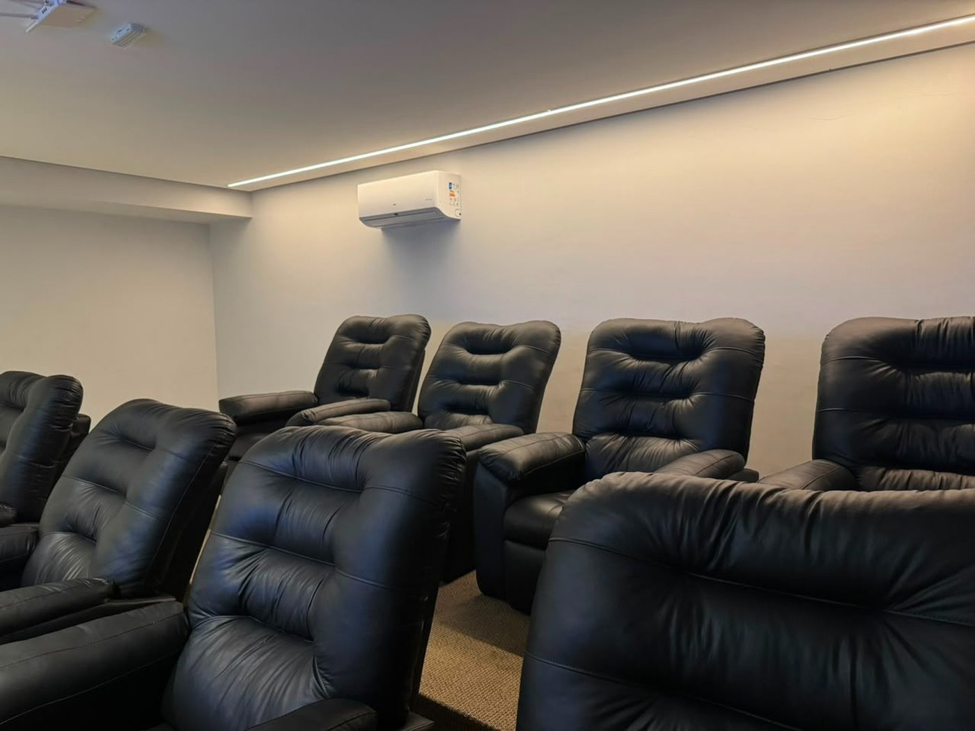 Apartamento à venda com 1 suíte em Caiçara, Praia Grande, SP