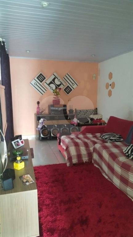 Sobrado à venda com 4 quartos, sendo 1 suíte, em Tremembé, São Paulo, SP