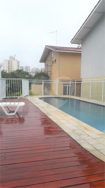 Casa à venda com 3 quartos, sendo 1 suíte,  no condomínio Jardim das Palmas, São Paulo - SP