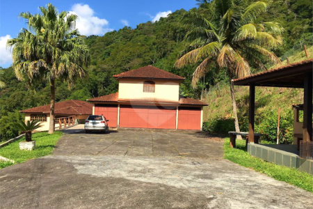 Fazenda à venda com 7 quartos, sendo 3 suítes, em Professor Souza, Casimiro de Abreu, RJ