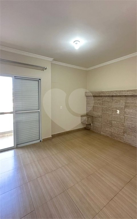 Indaiatuba- Villagio de Itaici- Venda - terreno 150,00 ms - construida 144, 15 ms - 3 dorms, 1 suite, sala, cozinha, wc - R$ 999.900,00 -Área de lazer conta com: Salão de festas - Piscina - Clube - Playground - Academia completamento bancário. Imóvel locado em setembro 2024, venda para investidor,