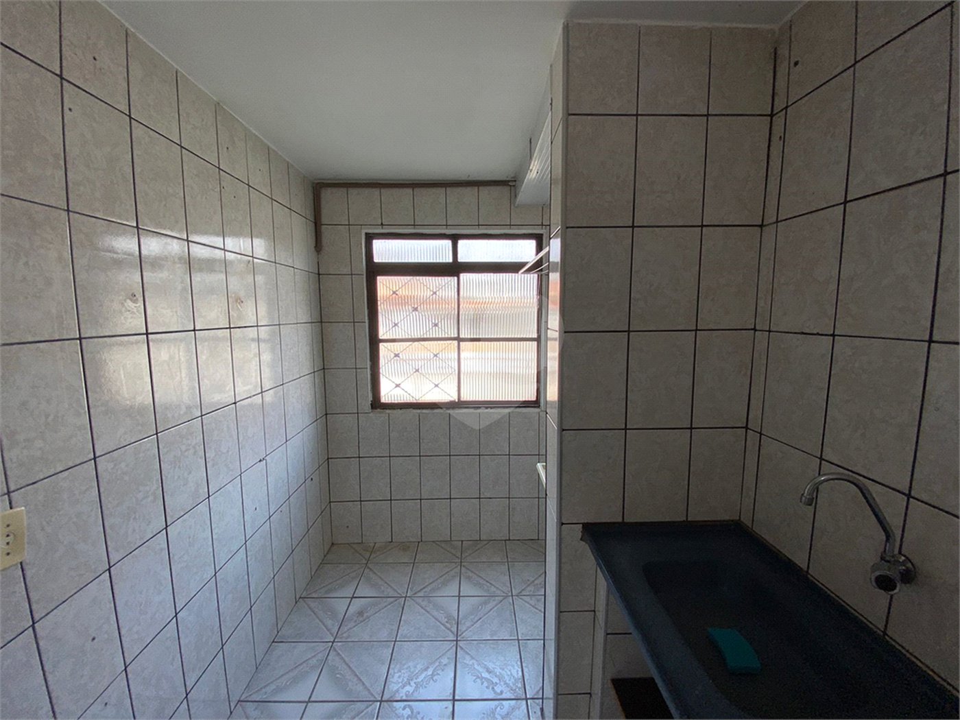 Apartamento para alugar com 2 quartos em Jardim Adriane, Itaquaquecetuba, SP