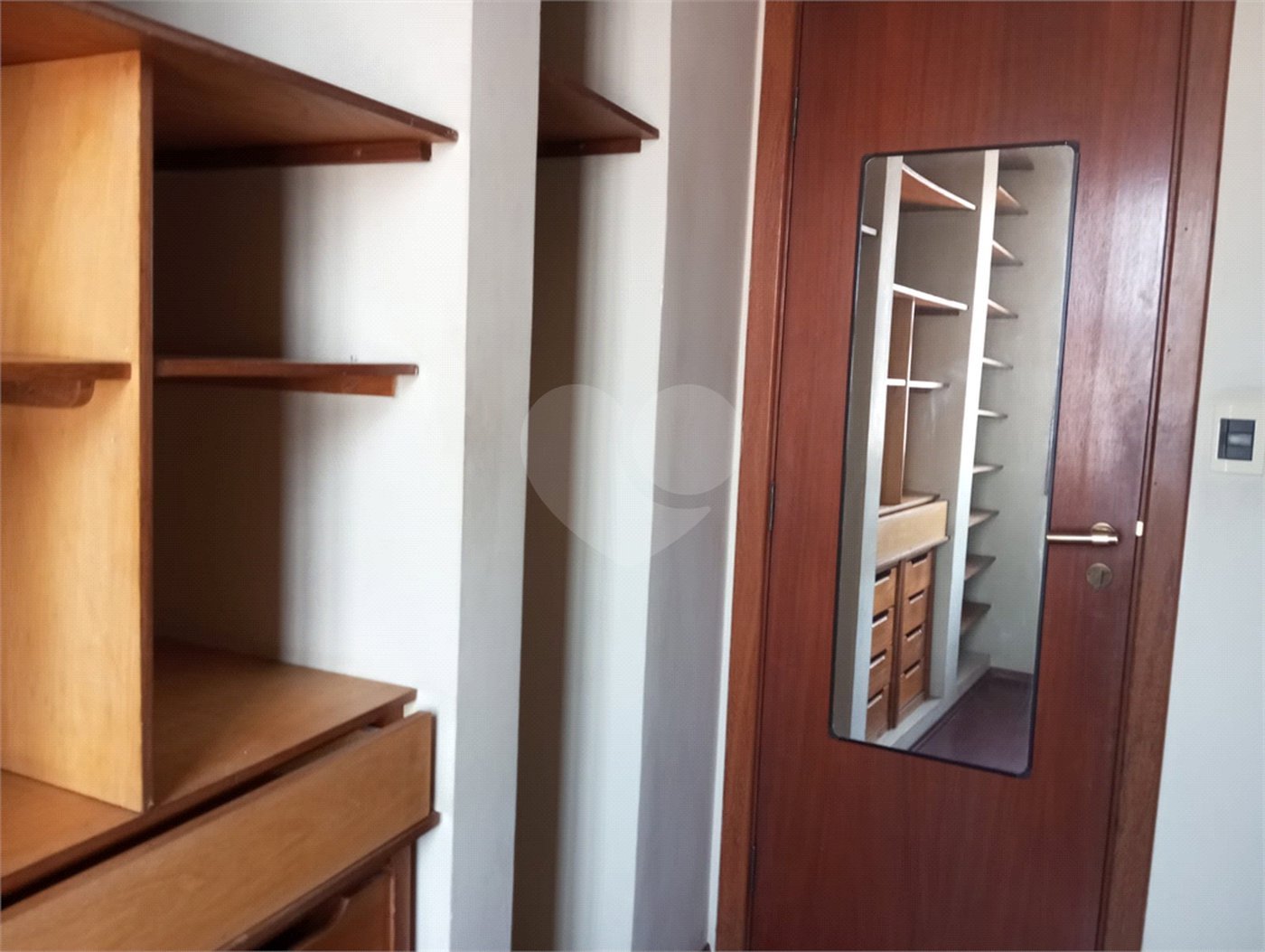 Casa à venda com 3 quartos, sendo 1 suíte, em Vila Nivi, São Paulo, SP