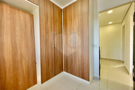 Casa à venda com 3 quartos, sendo 1 suíte, no condomínio Residencial Villa Flora, Votorantim - SP