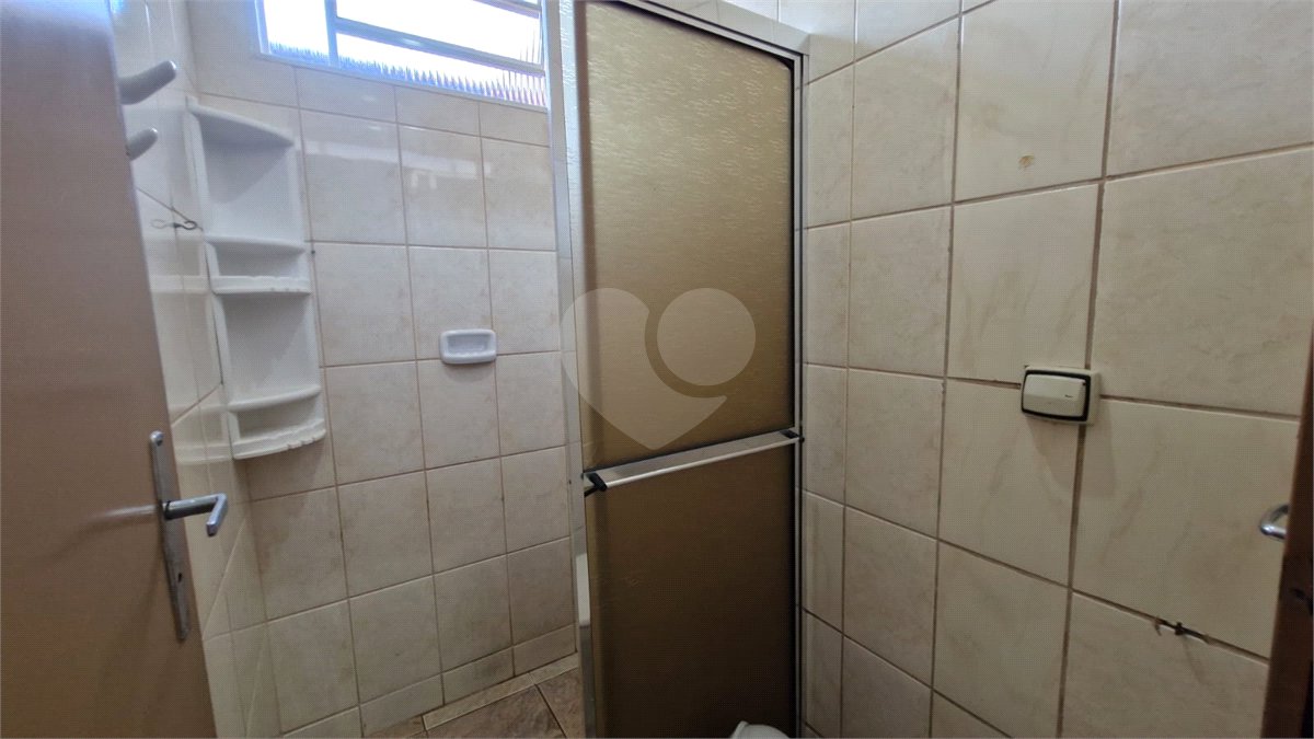 Casa para alugar com 3 quartos, sendo 1 suíte, no condomínio Santa Mônica, Atibaia - SP
