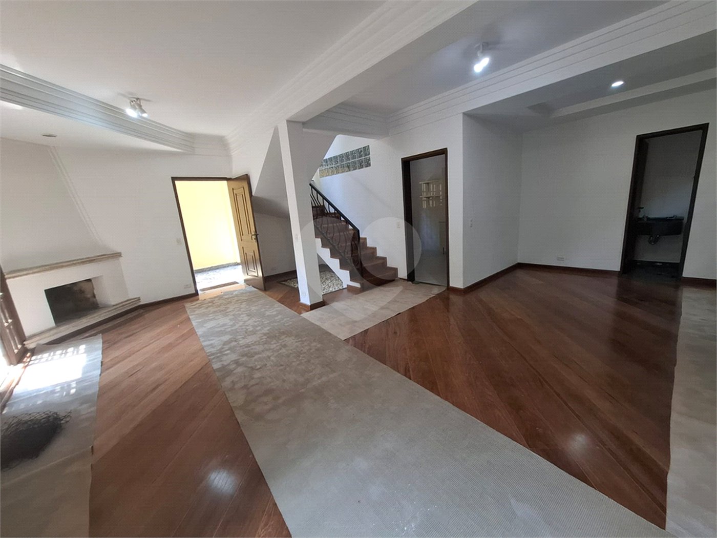 Casa para alugar com 4 quartos, sendo 2 suítes, no condomínio Palm Garden, São Paulo - SP