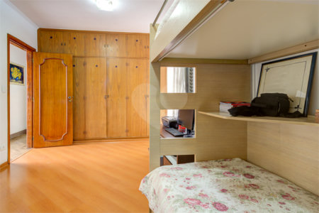 Casa à venda com 3 quartos, sendo 1 suíte, em Santo Amaro, São Paulo, SP