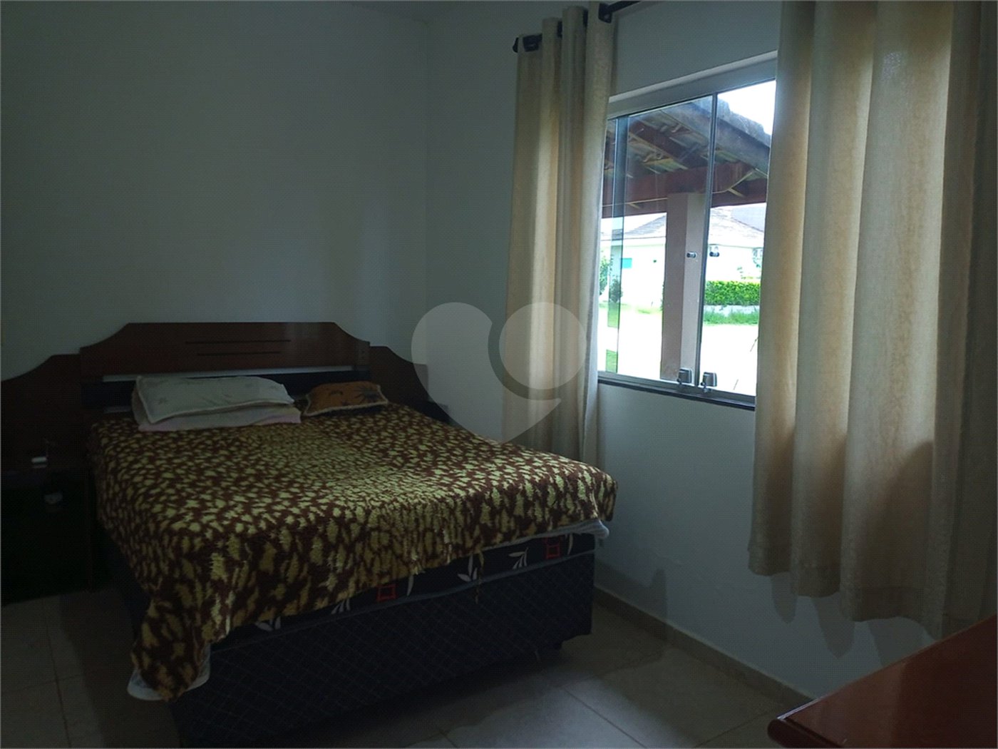 Casa à venda com 4 quartos, sendo 1 suíte,  no condomínio Village da Serra, Araçoiaba da Serra - SP