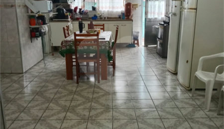 Sobrado à venda com 4 quartos, sendo 1 suíte,  em Furnas, São Paulo, SP