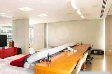 Apartamento à venda com 4 suítes em Moema, São Paulo, SP