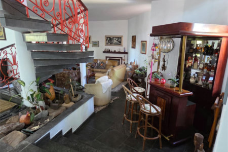 Casa à venda com 4 quartos, sendo 2 suítes, em Cidade São Francisco, São Paulo, SP