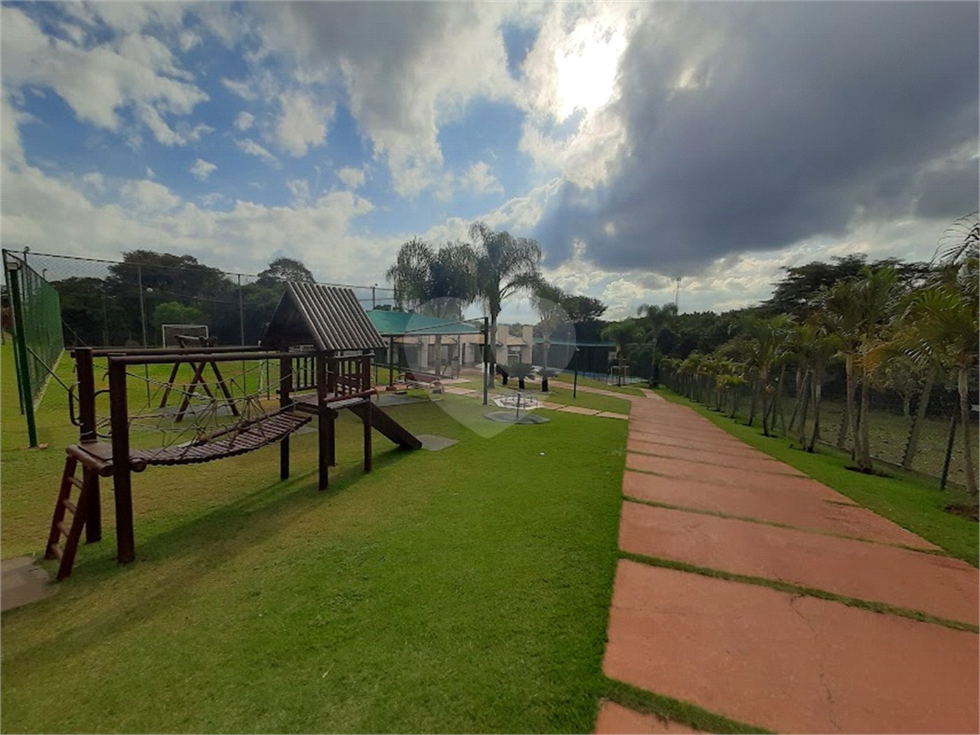 Casa à venda com 3 quartos, sendo 1 suíte, no condomínio Golden Park Residence II, Sorocaba - SP