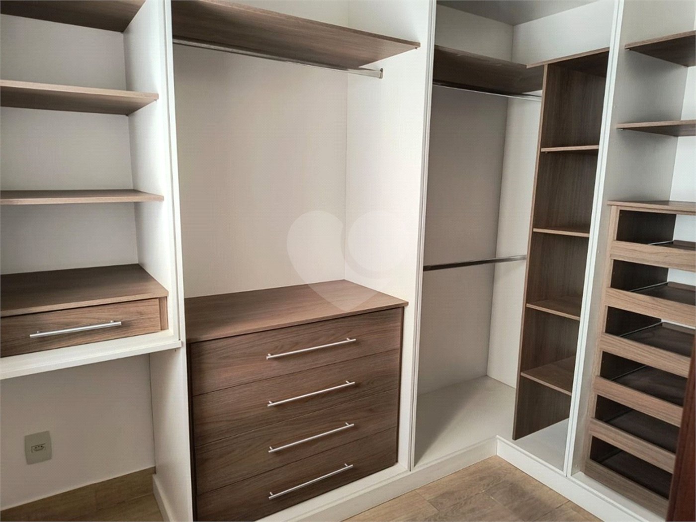 Casa à venda ou para alugar com 3 quartos, sendo 1 suíte, no condomínio Vista Verde, Indaiatuba - SP