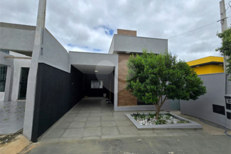 Casa à venda com 3 quartos, sendo 2 suítes,  no condomínio Residencial Marina, Itapetininga - SP