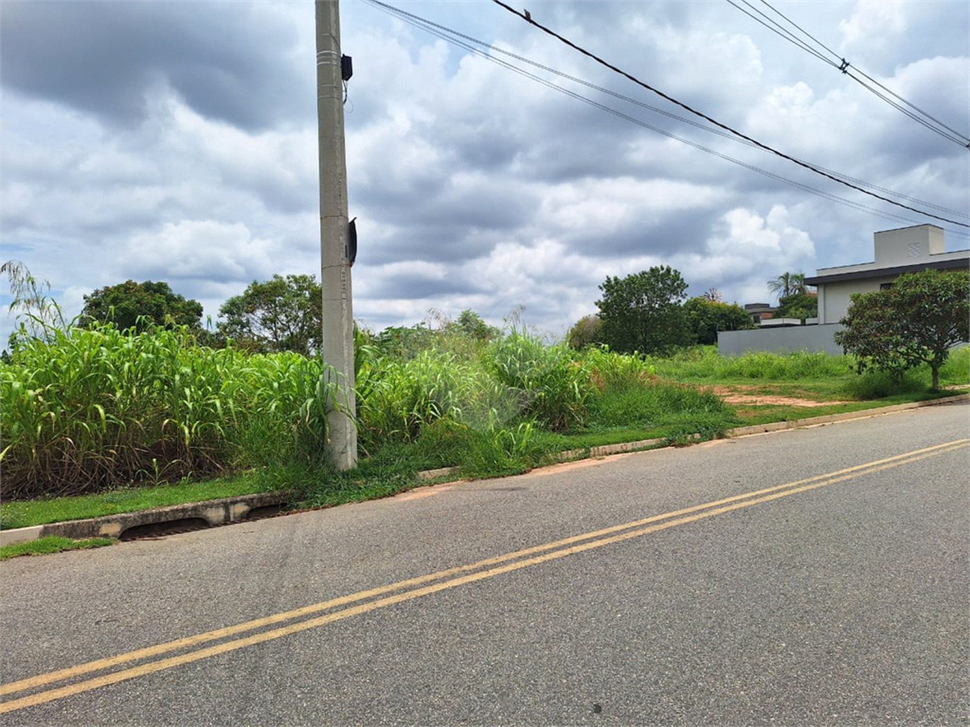 Terreno à venda com 1 suíte em Pinheirinho, Vinhedo, SP