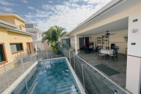 Casa em condomínio à venda com 4 quartos, sendo 2 suítes,  em Caravelas, Armação dos Búzios, RJ