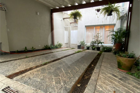 Sobrado à venda com 3 suítes em Jardim Petrópolis, São Paulo, SP