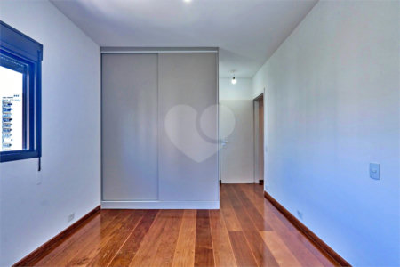Apartamento à venda com 3 suítes em Campo Belo, São Paulo, SP