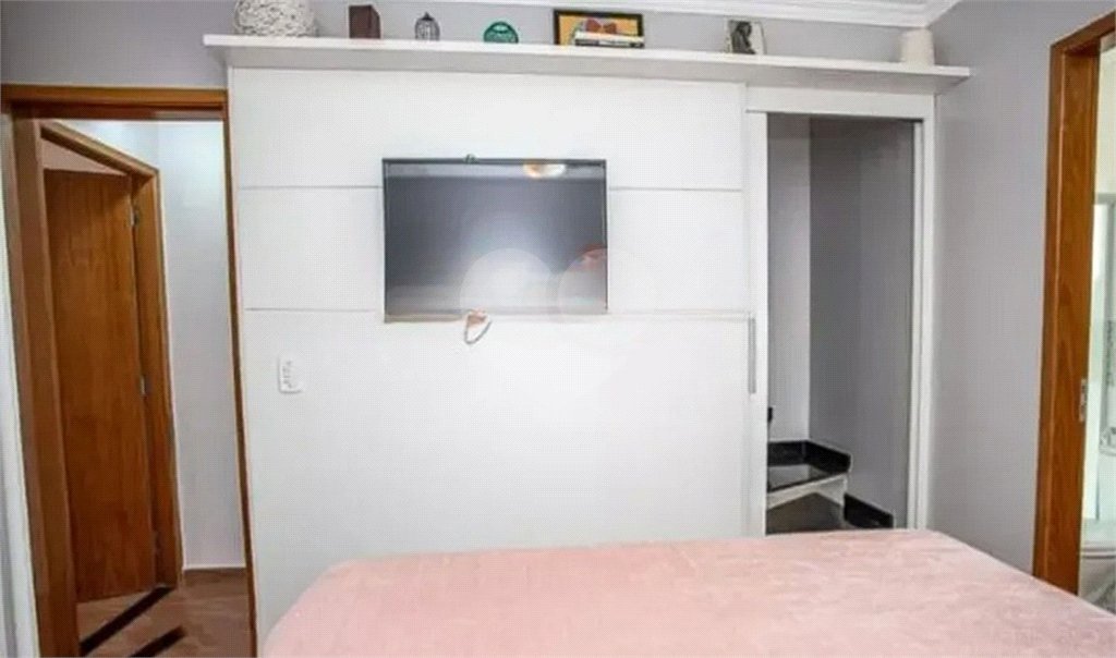 Casa à venda com 3 quartos, sendo 2 suítes, no condomínio Residencial Erika, São Paulo - SP