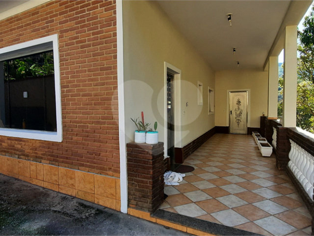 Casa à venda com 3 quartos, sendo 2 suítes,  no condomínio Sausalito, Mairiporã - SP