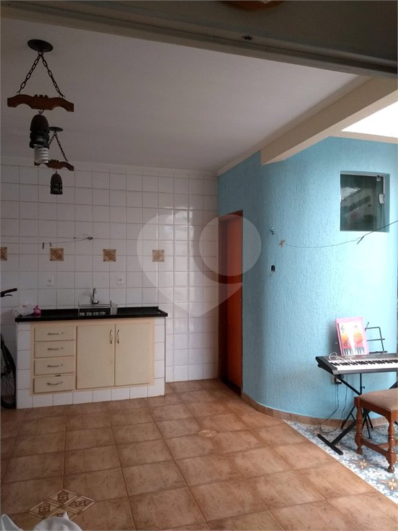 Sobrado à venda com 3 quartos, sendo 2 suítes, no Centro, Araraquara, SP