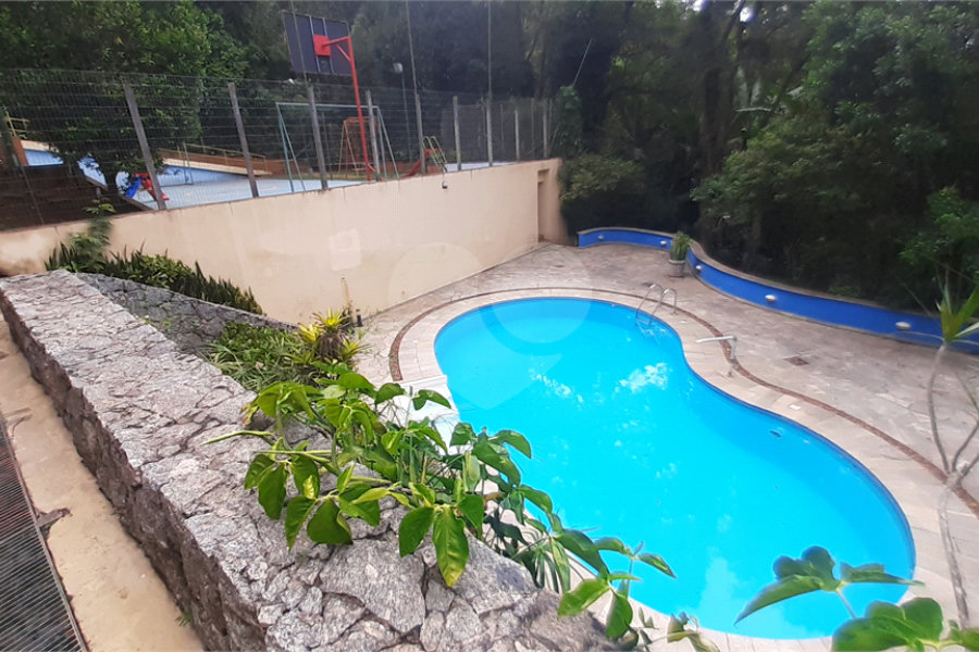 Casa à venda com 4 quartos, sendo 2 suítes, no condomínio Champs Elysees Village, Mairiporã - SP