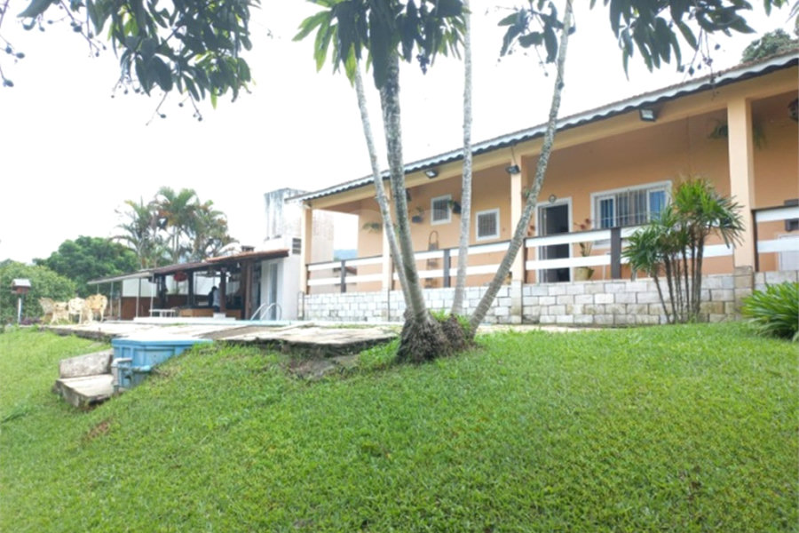 Casa à venda com 4 quartos, sendo 2 suítes, no condomínio Residencial Ypeville, Mairiporã - SP