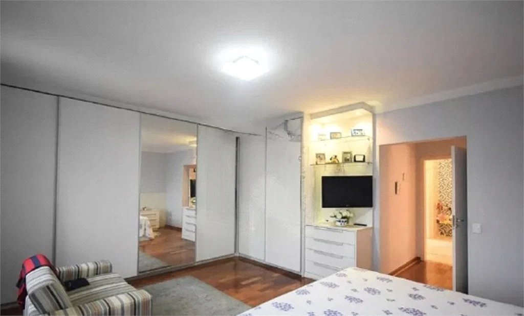 Casa à venda com 5 suítes em Jardim Londrina, São Paulo, SP