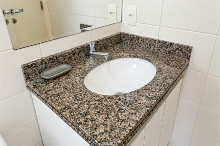 Apartamento com 2 dormitórios e 1 vaga em Nova Petrópolis, com piscina, academia, brinquedoteca, churrasqueira e portaria 24 horas. Excelente localização.