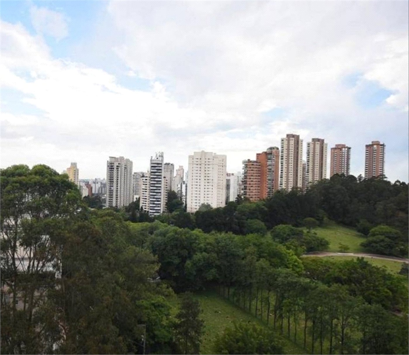 Apartamento à venda com 3 quartos, sendo 1 suíte, em Paraíso do Morumbi, São Paulo, SP