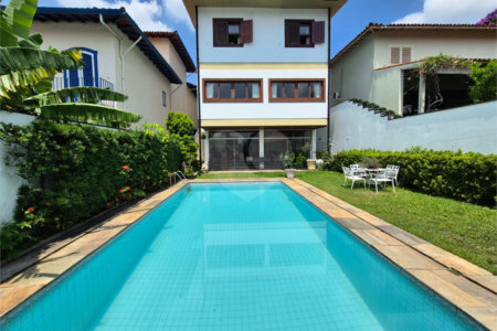 Casa de Vila à venda ou para alugar com 4 quartos, sendo 2 suítes,  em Jardim Leonor, São Paulo, SP
