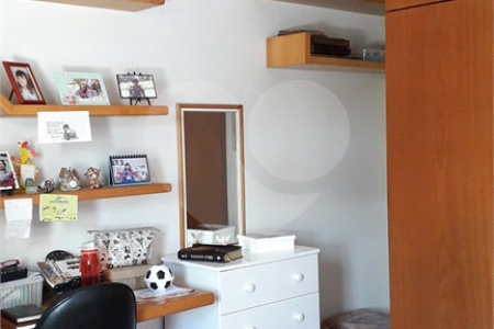 Sobrado à venda com 5 quartos, sendo 1 suíte, em Jardim Caravelas, São Paulo, SP