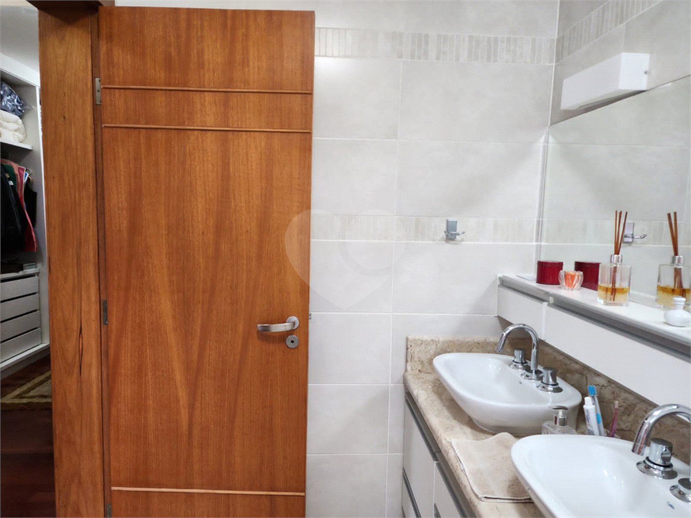 Casa à venda com 4 suítes no condomínio Pedra Grande, Atibaia - SP