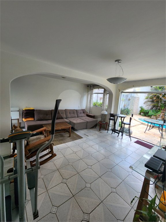 Sobrado à venda com 4 quartos, sendo 2 suítes, em Jardim Leonor, São Paulo, SP