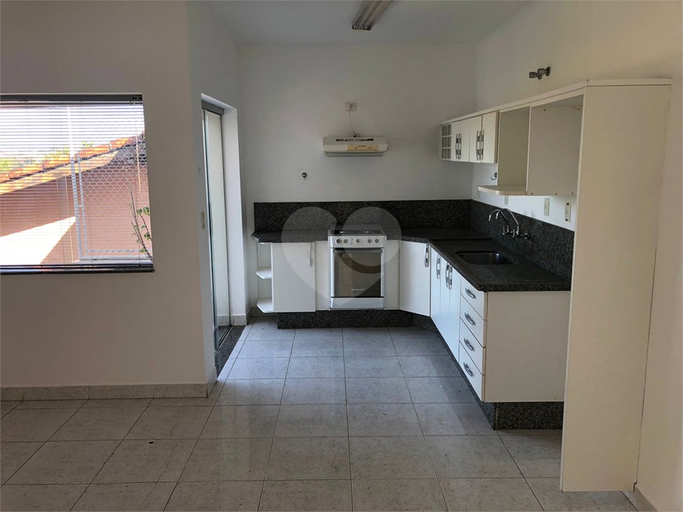 Casa à venda com 4 quartos, sendo 1 suíte,  em Vila Maria, Itapetininga, SP