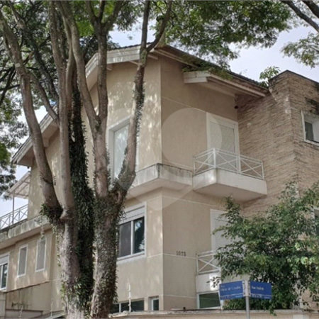 Sobrado à venda com 4 suítes em Moema, São Paulo, SP