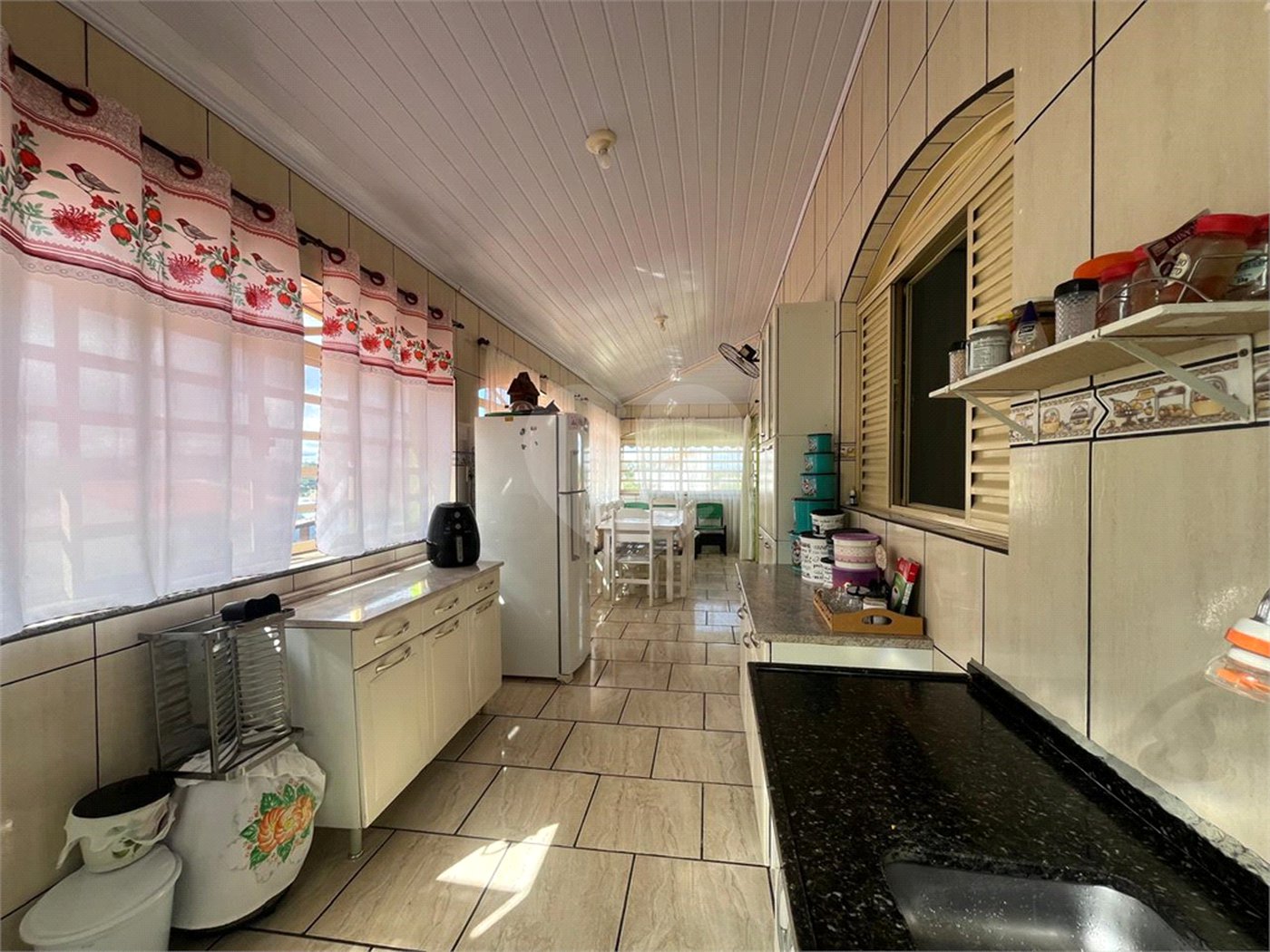 Casa à venda com 2 quartos, sendo 1 suíte, no Centro, Sarapuí, SP