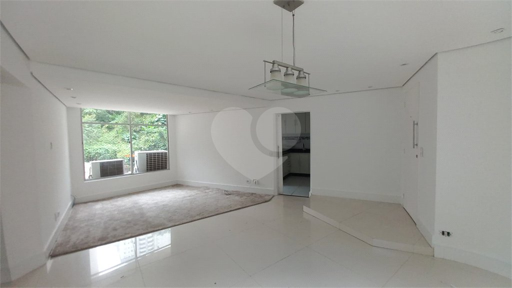 Apartamento à venda com 3 quartos, sendo 1 suíte,  em Vila Andrade, São Paulo, SP