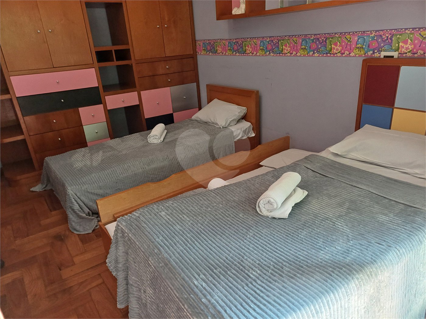 Casa à venda com 4 quartos, sendo 2 suítes, no condomínio Champs Elysees Village, Mairiporã - SP