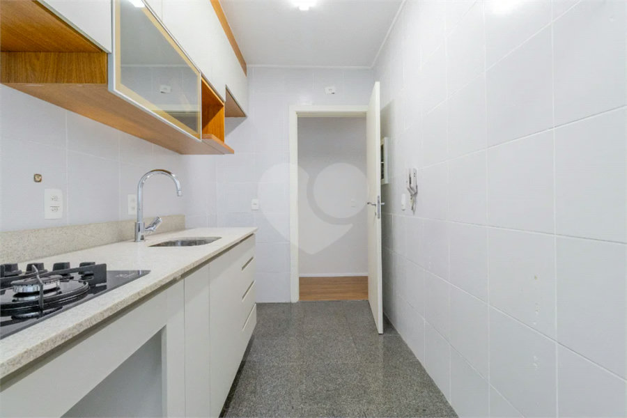 **Apartamento reformado em Higienópolis | 75 m² | 2 dormitórios | 2 banheiros | 1 vaga**