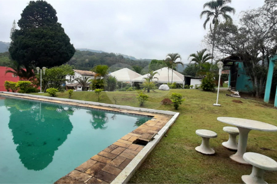 Casa Térrea à venda com 5 quartos, sendo 3 suítes, em Serra da Cantareira, Mairiporã, SP