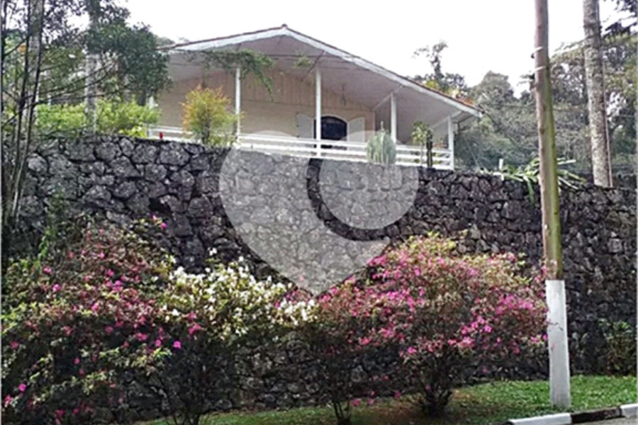 Casa à venda com 4 quartos, sendo 1 suíte,  no condomínio Parque Imperial da Cantareira, Mairiporã - SP