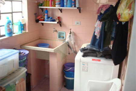 Sobrado à venda com 3 quartos em Vila Romanópolis, Ferraz de Vasconcelos, SP