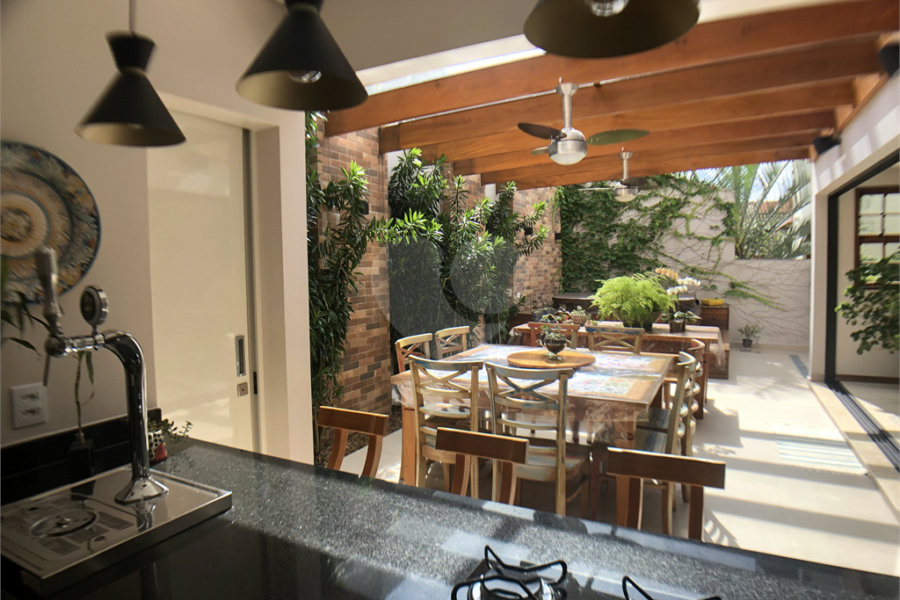 Casa à venda com 4 suítes no condomínio Residencial Floresta, São Paulo - SP