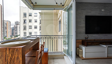 Apartamento à venda com 3 quartos, sendo 1 suíte,  em Jardim das Acácias, São Paulo, SP